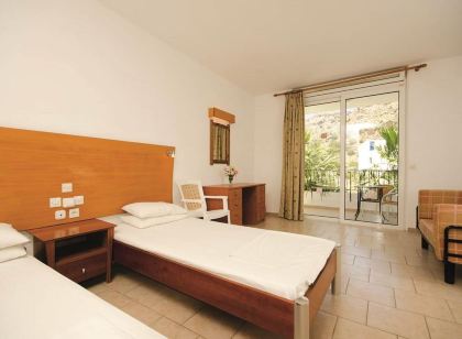 Coliseum Studios & Apartments
