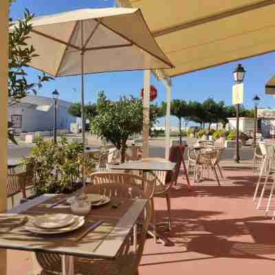 Restaurant L'Abrivado - Hôtel - Café - Appartements Dining/Meeting Rooms
