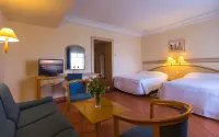 Medina Belisaire and Thalasso