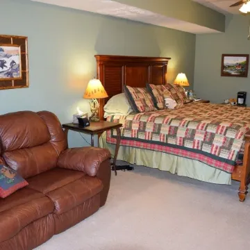 Long Mountain Lodge Bed & Breakfast