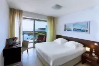 رويال أنتيبيس