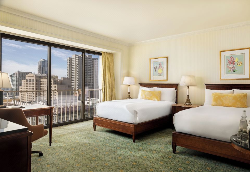 고급스러운 호텔 로비 전경