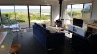 Coorong Waterfront Retreat Hotels in Meningie