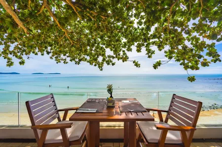Impiana Beach Front Resort Chaweng Noi, Koh Samui Отели рядом с достопримечательностью «Чавенг»