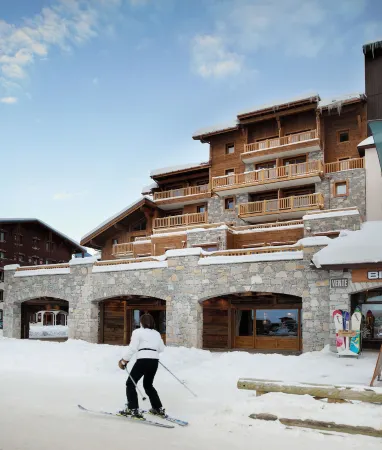 CGH Résidences & Spas la Ferme du Val Claret Отели рядом с достопримечательностью «Precision Ski»