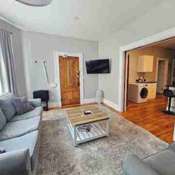 Renovated 2Br Newport Apartment - Walk to Thames Street Others