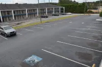 Baymont by Wyndham Covington - parking
