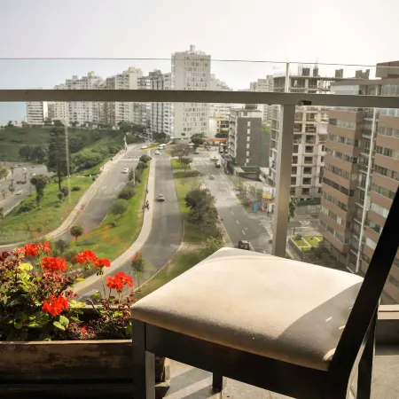 Miraflores Nest Mar y Vista , Ocean View, 2Br, AC, 1000 Mb WiFi, Near Larcomar
