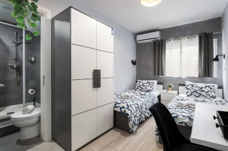 Modern Ensuite Rooms Near Balluta Bay Отели рядом с достопримечательностью «Залив Спинола»