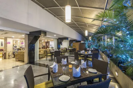 Park Ornate Hotel Viman Nagar Отели рядом с достопримечательностью «Bund Garden»