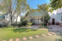 Sunninghill Guest Lodges - 4-Sterne