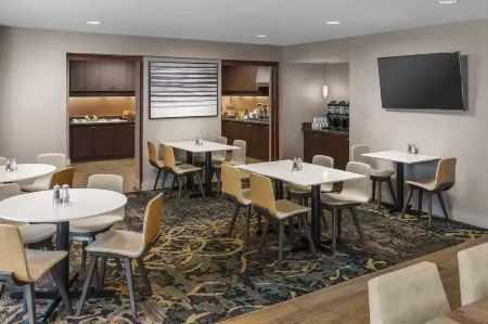 Residence Inn Burlington Colchester Отели рядом с достопримечательностью «Парк Козуэй»