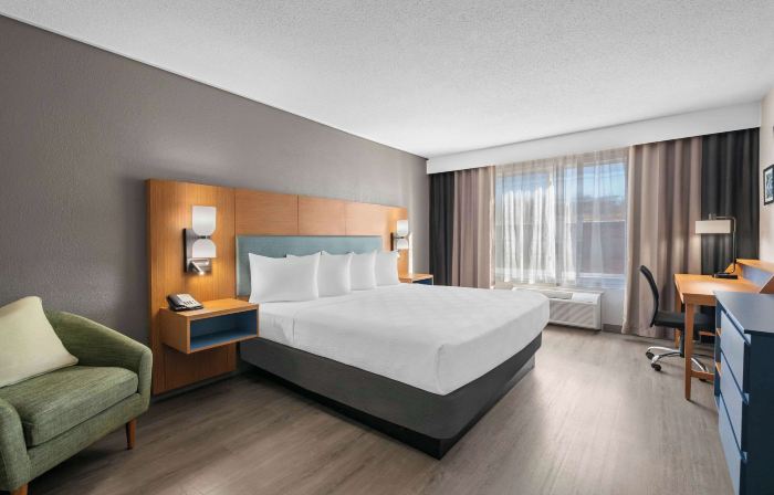 Country Inn & Suites by Radisson, Coon Rapids, MN