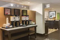 Hampton Inn Milwaukee-Northwest - breakfast