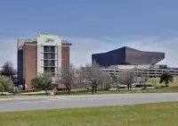 Holiday Inn Express & Suites Irving Conv Ctr - Las Colinas Hotel berhampiran Halftime Institute