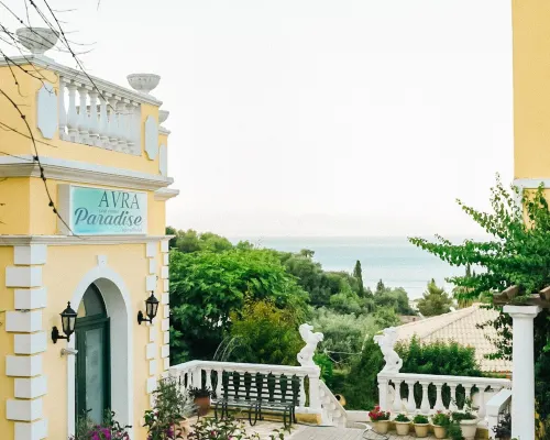 Avra Paradise Aparthotel Отели рядом с достопримечательностью «Пляж Мессонги»