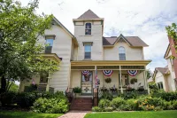 Carrier Houses Bed & Breakfast Hotels near Next Door Used Books