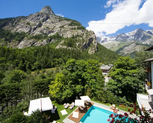 Gran Baita Hotel & Wellness Hotels near Checrouit