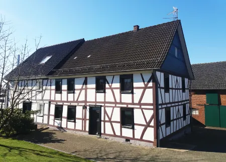 Gräfrath Gästehaus Neunkirchen-Seelscheid Отели в г. Нойнкирхен-Зельшайд