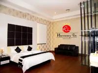 Hotel Harmony in & Karaoke Hotel di Raya River