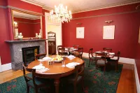 Darcy's Hotel Hotels in Homebush West