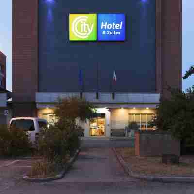 City Hotel & Suites Hotel Exterior