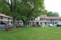 Howard Johnson by Wyndham Lenox Hotels in Pittsfield