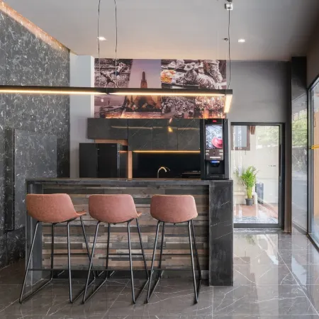 Aspira Gems Center Silom Отели рядом с достопримечательностью «Станция метро Surasak»