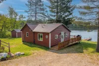 Yacht Club cabin on Burntside, with sauna