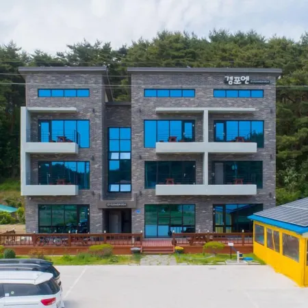 Gyeongpoen Pension Отели рядом с достопримечательностью «Фантазийный музей чашек»
