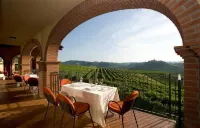 Tota Virginia Antico Podere Hotels in Rodello