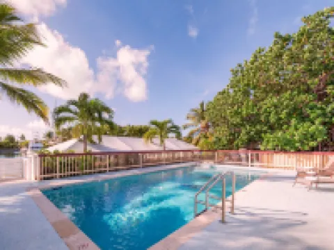 ครีกไซด์ อินน์ โรงแรมในTavernier