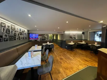 Airlie Arms Hotel Отели в г. Кирримьюир