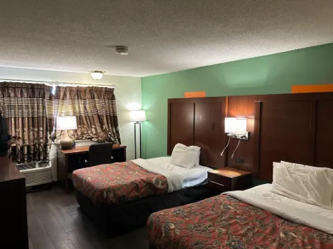 Hillcrest Motel by OYO Aurora in Near Lawrenceburg