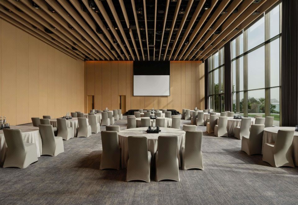 [Delano Dubai의 모던한 수영장 전경]