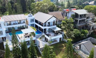 Sunshine City View Villa 6 Bedrooms with a Private Heated Swimming Pool
