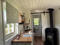 Cosy Owls Roost Hut with Private Hot Tub Hotels in Umberleigh