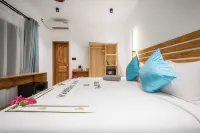Oasis Dhigurah Hotels in Vakarufalhi