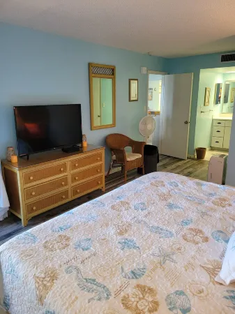 Family Friendly Ocean Front Condo at Indies House in Ormond Beach Отели в г. Ормонд-Бай-Те-Си