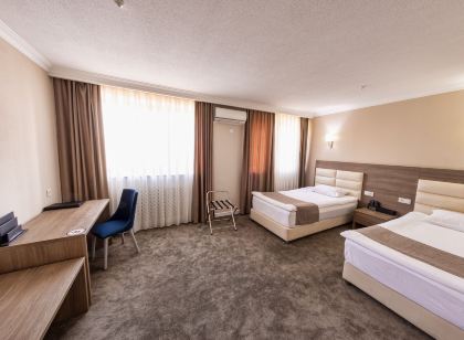 Osh Grand Hotel Chavo