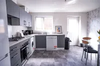2-Bed House with Canal View, Garden & Petsok Отели в г. Прествич