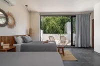 Twelve O’Clock Luxury Villas