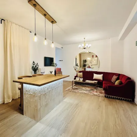 Autentic Boutique Moncloa Отели рядом с достопримечательностью «Автостанция Moncloa »