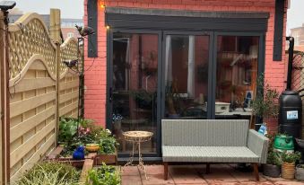 Beach & Dreamland Nearby -Pet Friendly & Garden