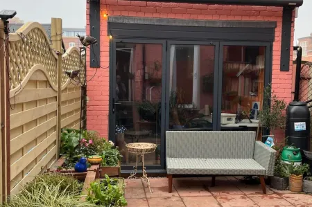 Beach Dreamland Restaurants Nearby- Sunny Garden Отели рядом с достопримечательностью «Shell Grotto»