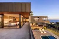 Blanc de Noir Luxe Grandeur Heated Pool and Spa Hotels in Mount Martha