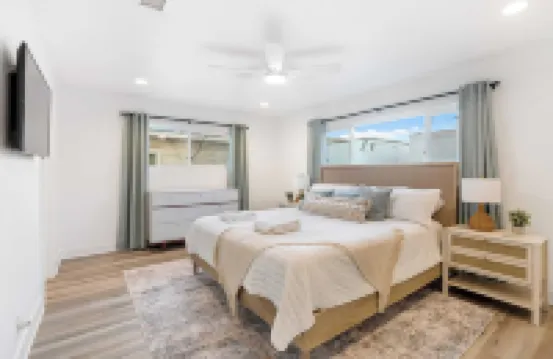 Steps From the Sand/boardwalk Outdoor Dining, Parking, and Patio in Newport