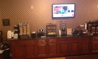 Aashram Hotel by Niagara River