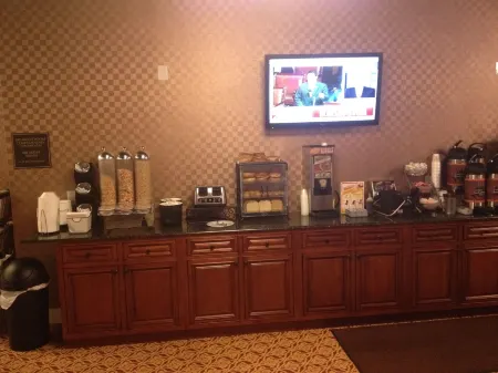 Aashram Hotel by Niagara River Отели рядом с достопримечательностью «Пещера ветров»