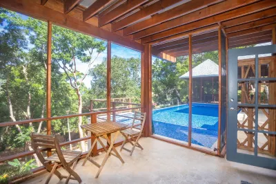 Casa Catarata 3 Bedroom Home by Redawning Hotels in der Nähe von Roatan Institute for Marine Sciences